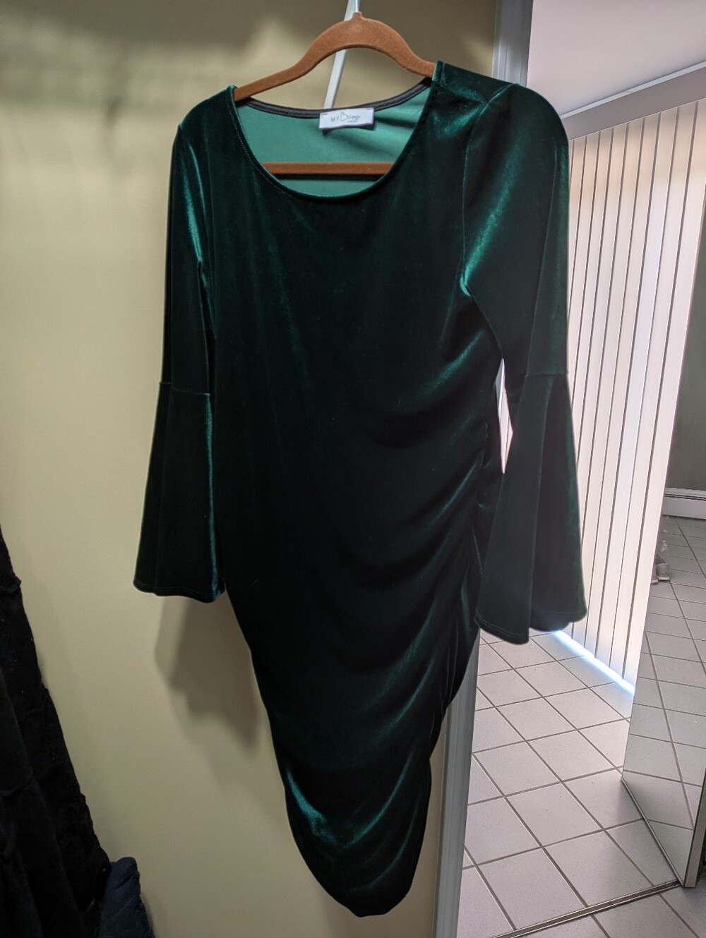 Maternity Velvet Long-Sleeve Emerald Dress with Flared Sleeves